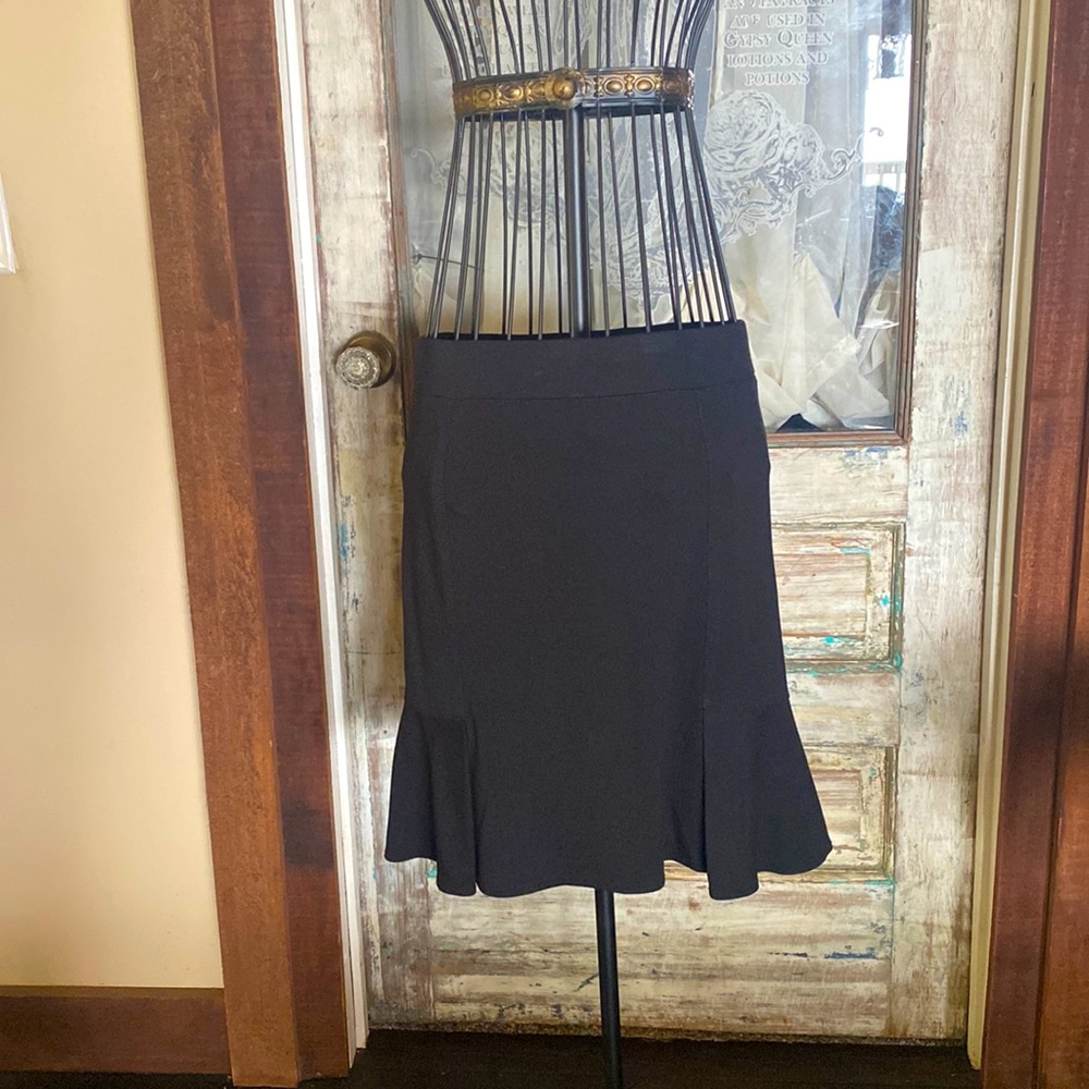 Sophie Max knee length black skirt size L